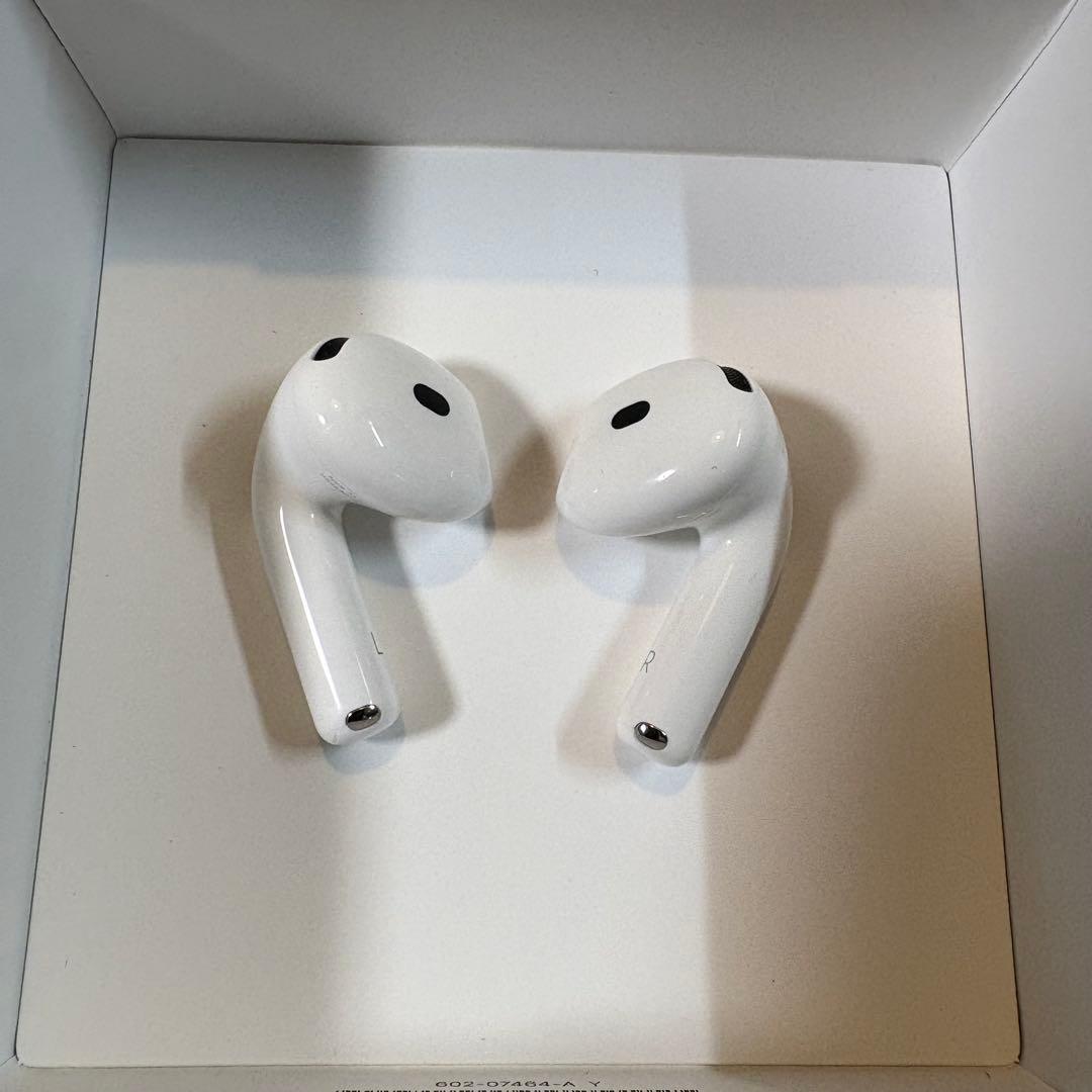 Apple AirPods 4 本体(ノイキャン非搭載)元箱・ケース・説明書付き