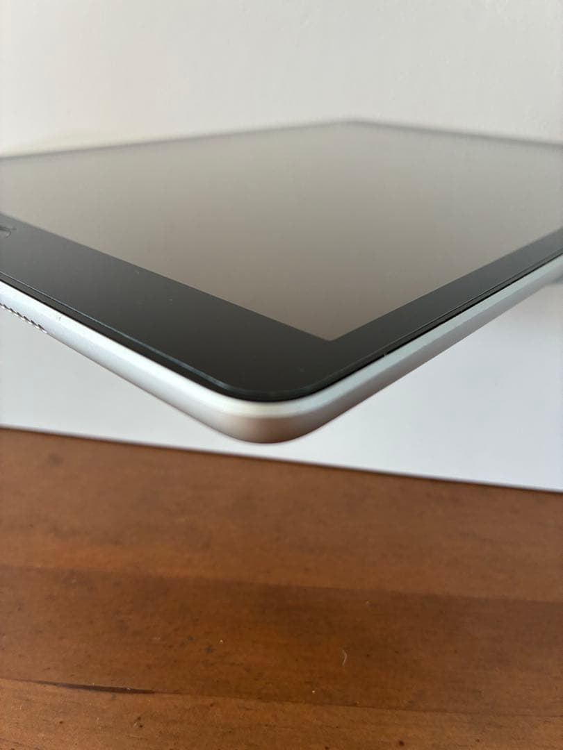 Apple iPad 第９世代　Wi-Fi 64GB シルバー