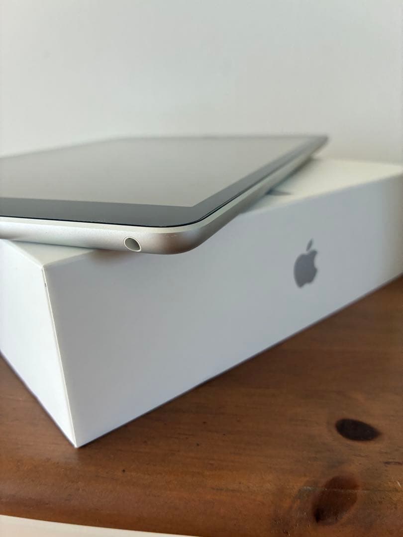 Apple iPad 第９世代　Wi-Fi 64GB シルバー