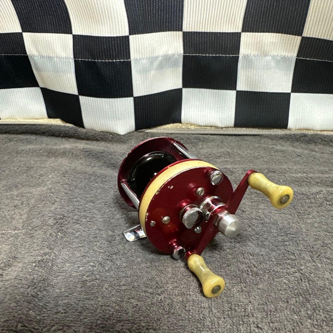 ABU 1750 A フィッシングリール 赤