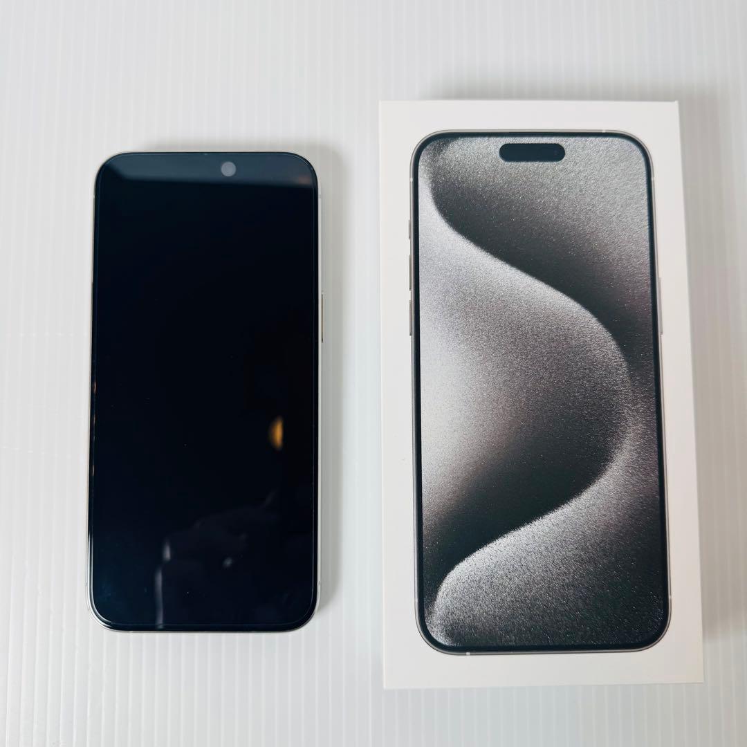 美品 Simフリー AppleiPhone 15 ProMaxホワイトチタニウム