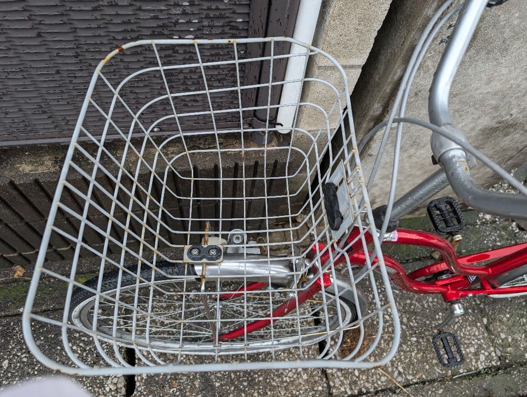 【引き取り限定】赤いシティサイクル 前カゴ付き　変速付き　26インチ