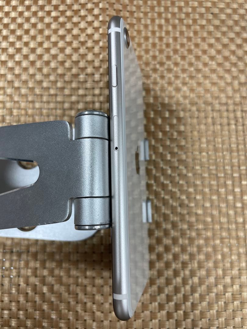 iPhone SE 第3世代 64GBスターライトSIMフリー【2109】