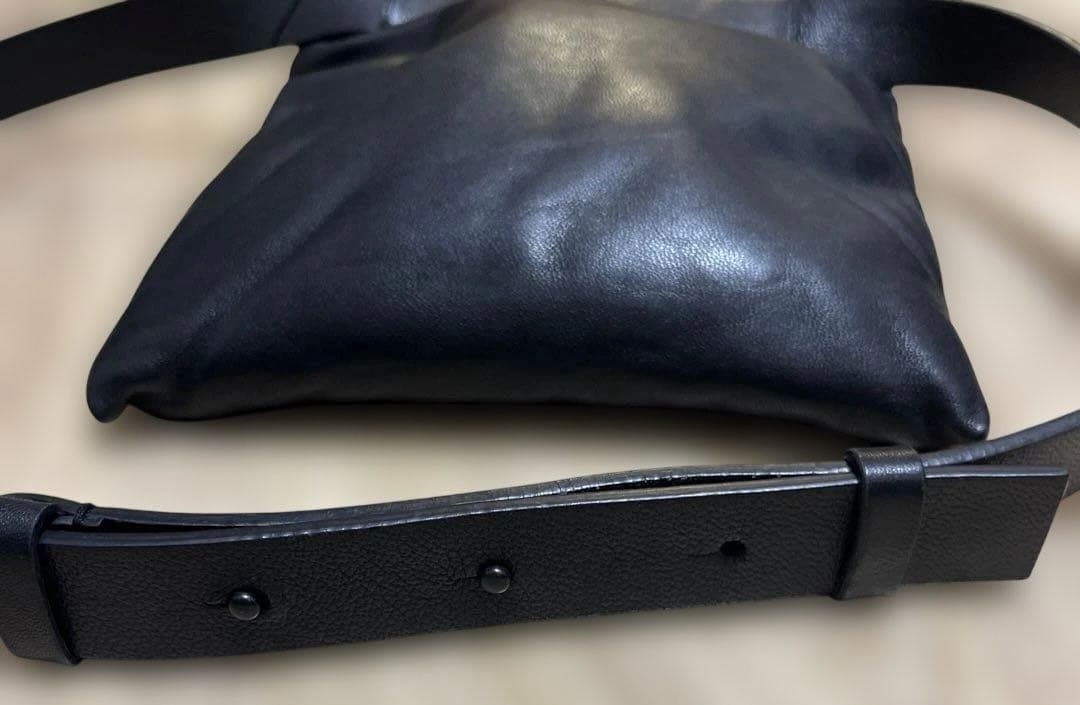 ☆専用☆ COS ボディバッグ　ウエストポーチ　レザー　ブラック