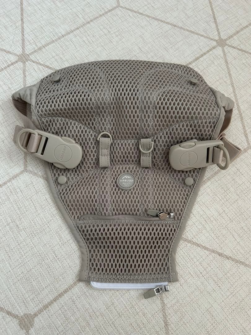 【美品】AIRBUGGY 抱っこ紐　サンドアッシュベージュ
