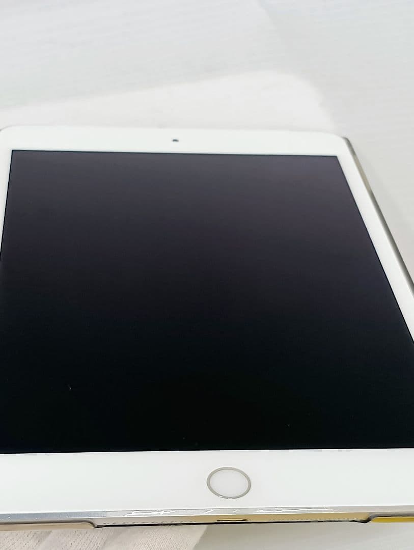 iPad mini4 579C-A1550　シルバーカラー/シリコンカバー付き