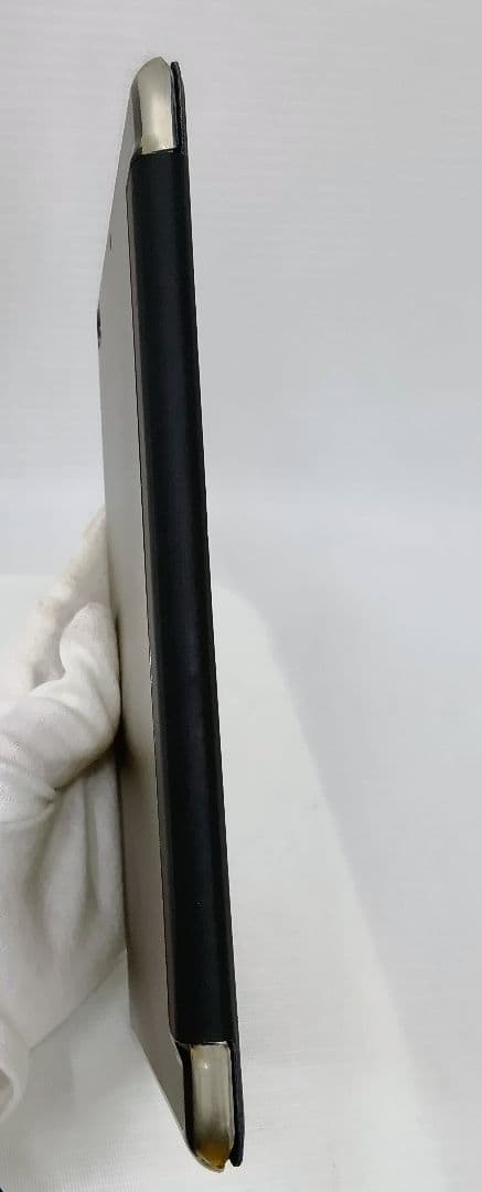 iPad mini4 579C-A1550　シルバーカラー/シリコンカバー付き