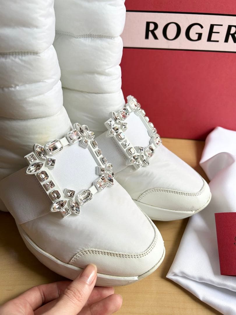ロジェヴィヴィエ クリスタルバックル ヴィヴ ラン ブーツ　スノーブーツ　白
