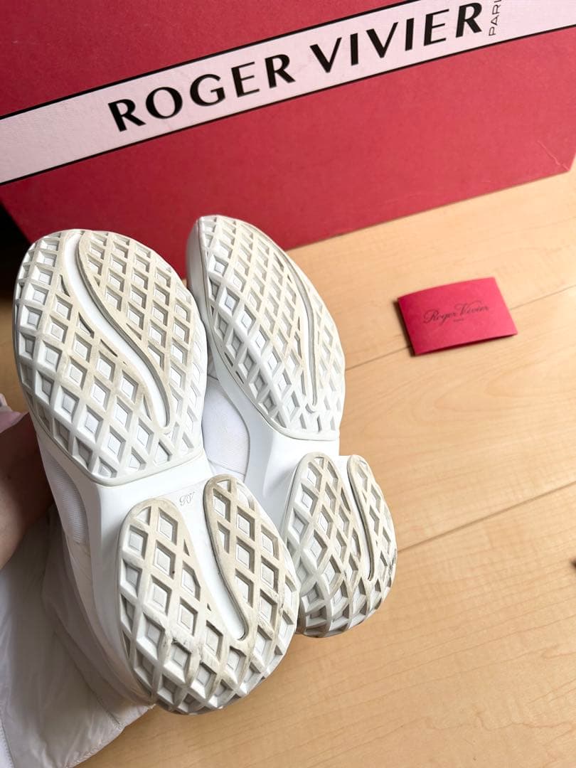 ロジェヴィヴィエ クリスタルバックル ヴィヴ ラン ブーツ　スノーブーツ　白