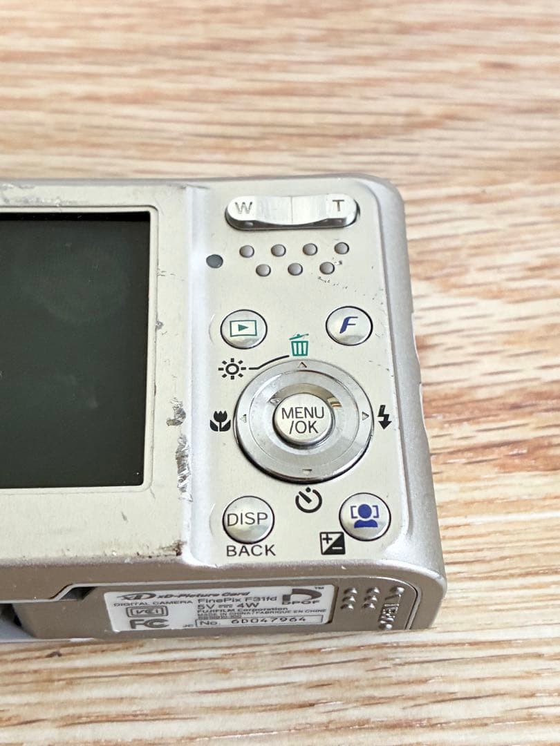 【名機】Fujifilm FinePix F31fd シルバー オールドコンデジ