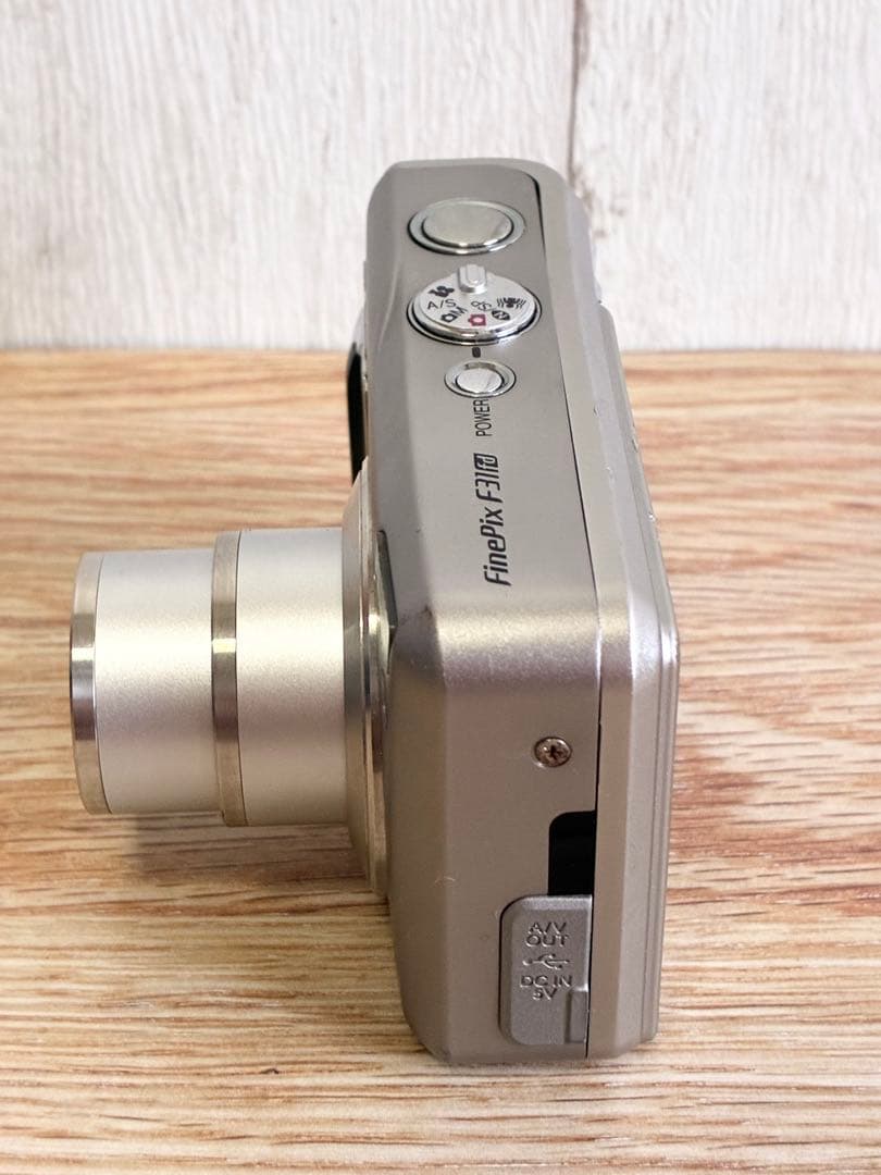 【名機】Fujifilm FinePix F31fd シルバー オールドコンデジ