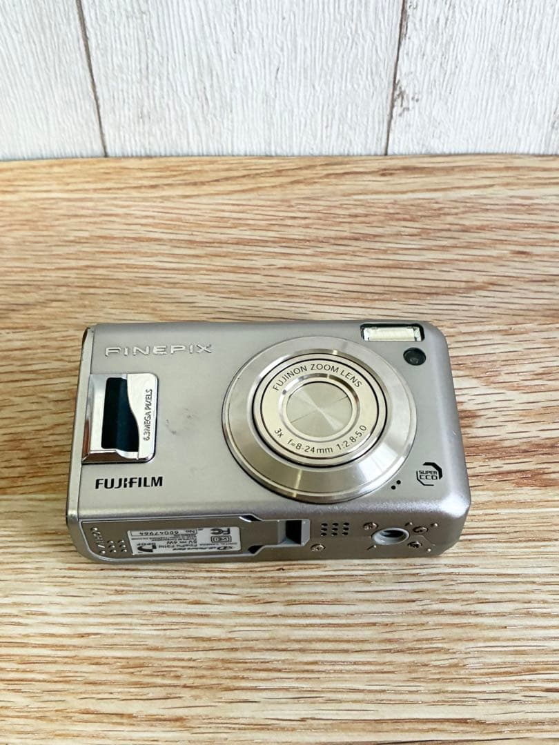 【名機】Fujifilm FinePix F31fd シルバー オールドコンデジ