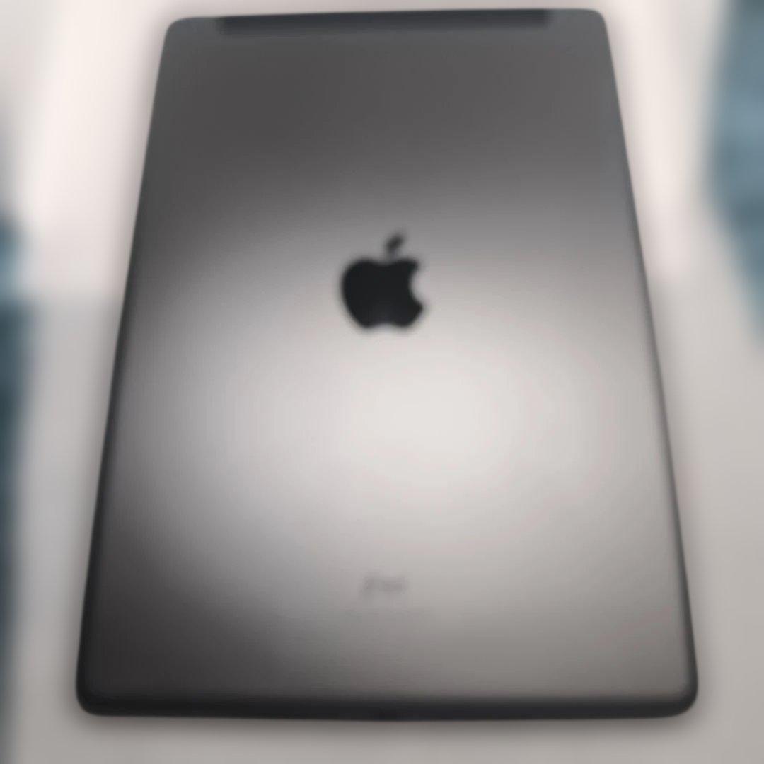 d*n様 iPad 第8世代 32GB セルラーモデル 32GBスペースグレイ