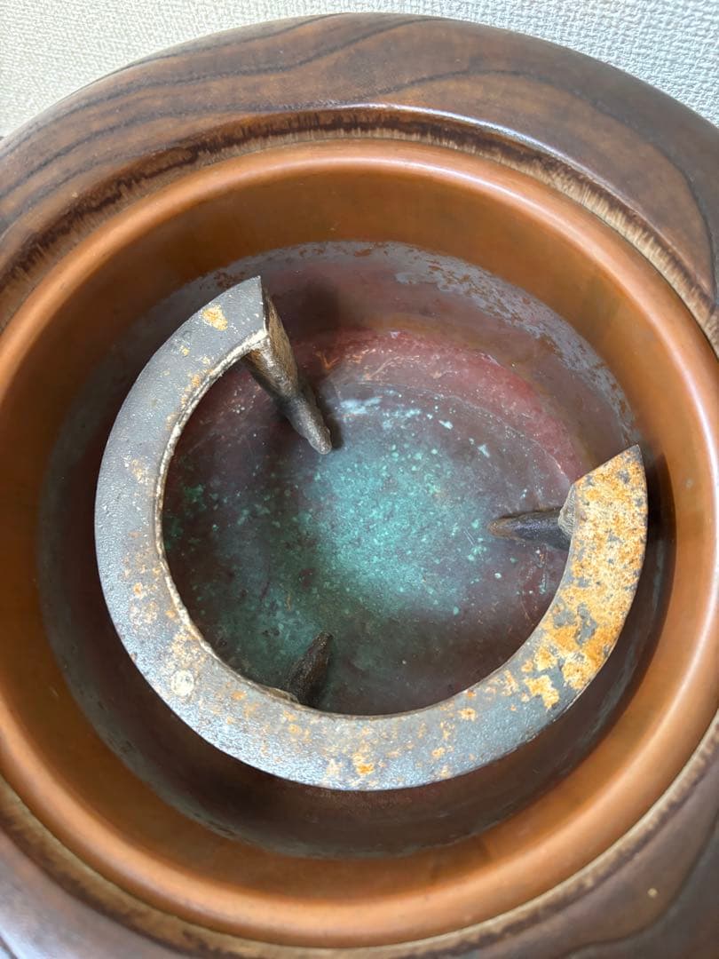 獅子耳地紋桐くりぬき蒔絵火鉢 五徳付き