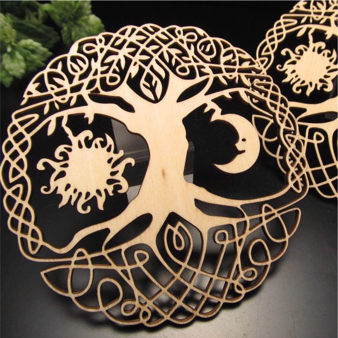 2A★特選NEW★木製☆お洒落で可愛い【北欧風デザインウッドコースター２枚】❤️