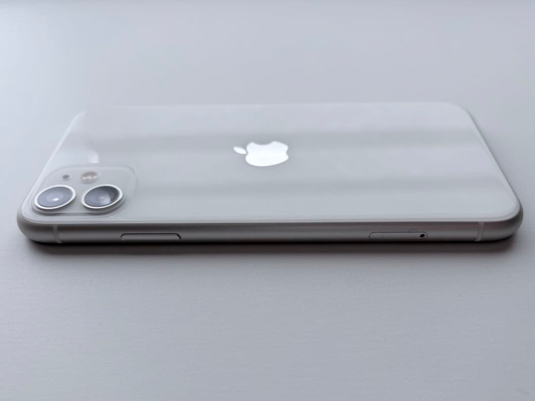 iPhone 11 ホワイト 64GB 本体のみ