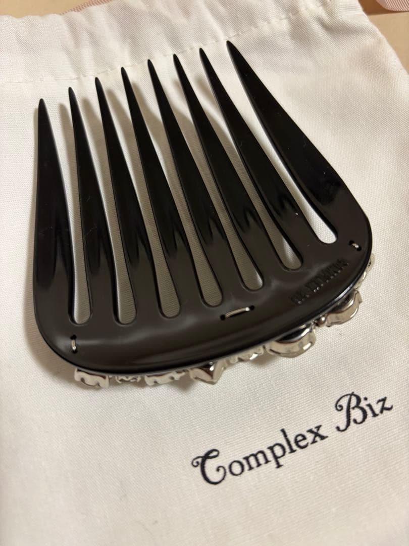 お値下げ未使用に近いComplex Biz シンプル希少品涼しげなスワロフスキー