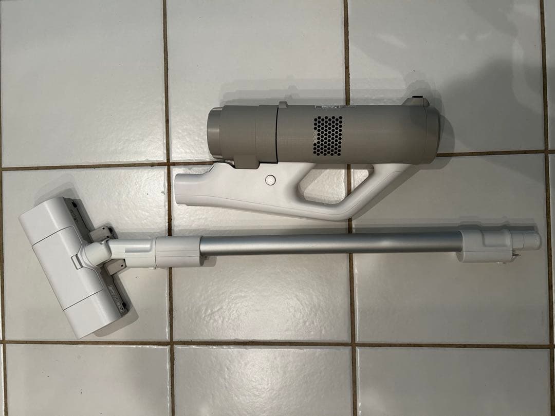 【中古美品・動作確認済】パナソニック 充電式掃除機 MC-NX810KM