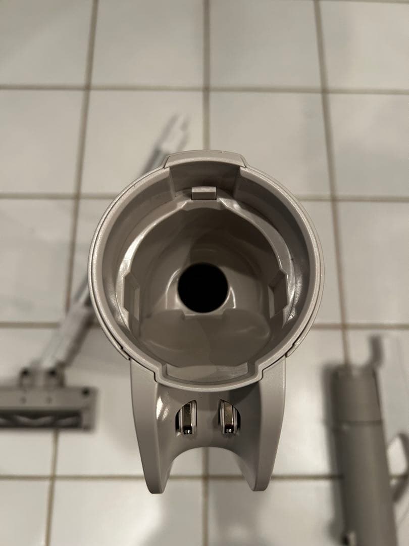 【中古美品・動作確認済】パナソニック 充電式掃除機 MC-NX810KM