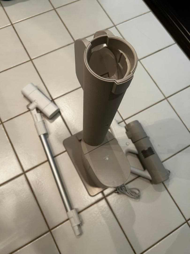 【中古美品・動作確認済】パナソニック 充電式掃除機 MC-NX810KM