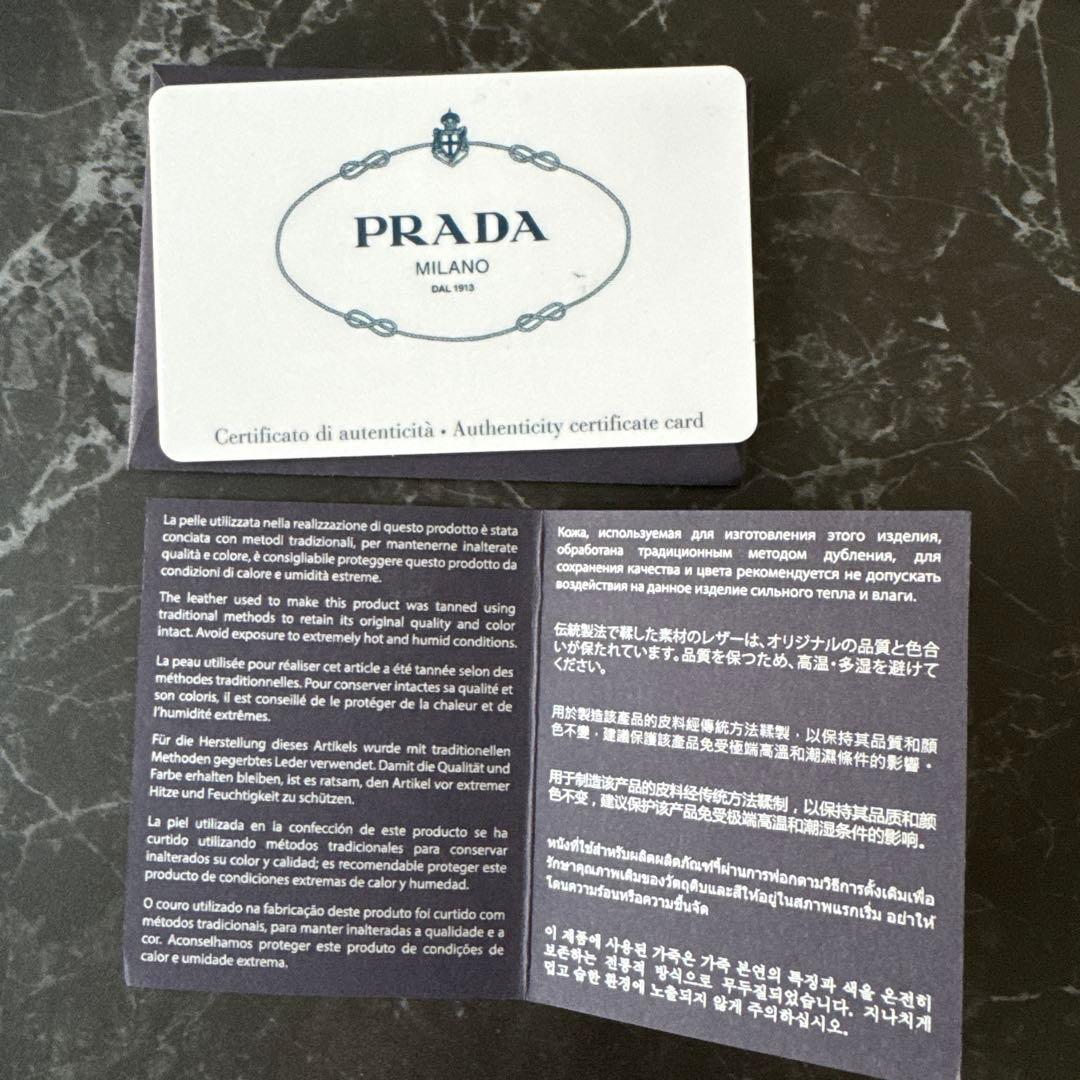 PRADA グリーン レザーiPhone13用ケース