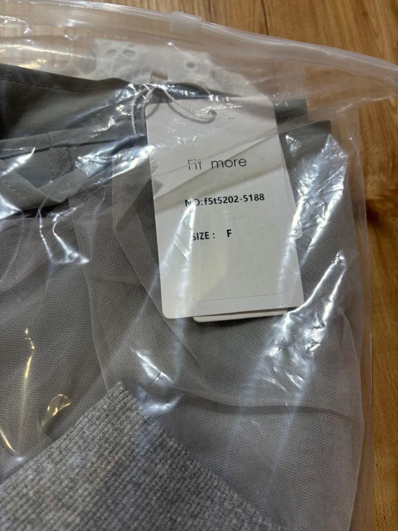 fitmore フィットモア　レース衿裾ドッキングスウェット　グレー