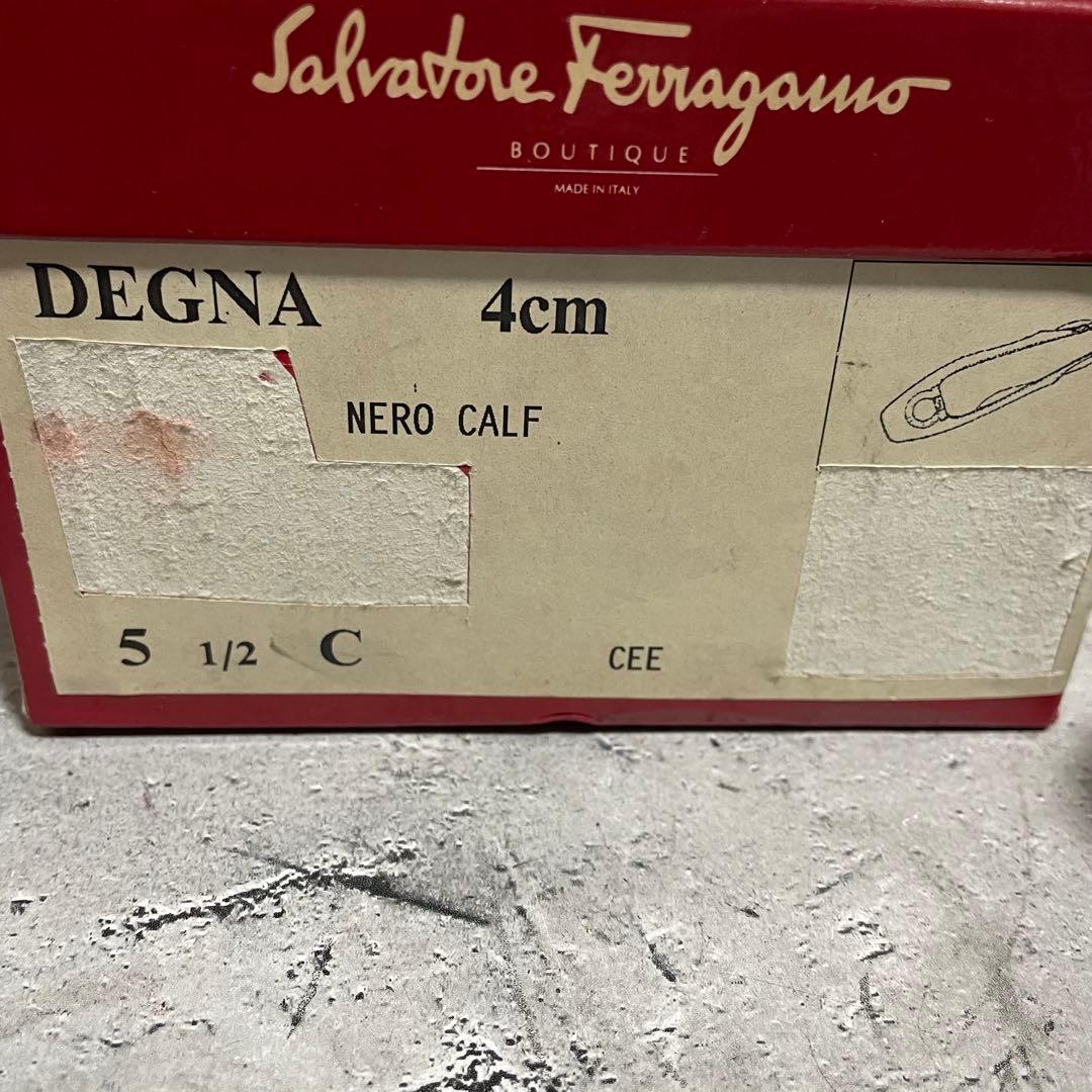 サルヴァトーレフェラガモ　Ferragamo（6） パンプス　ヴァラ　型押し　黒