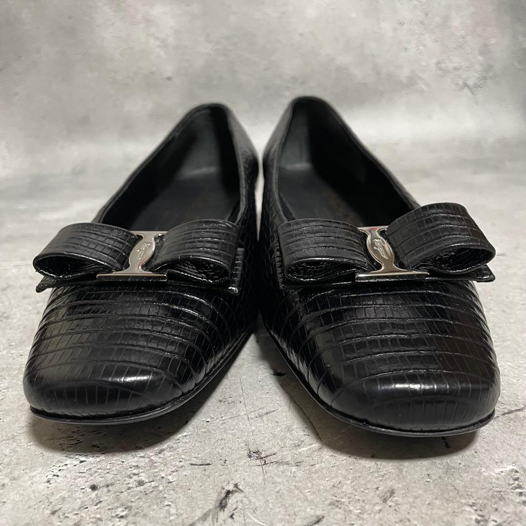 サルヴァトーレフェラガモ　Ferragamo（6） パンプス　ヴァラ　型押し　黒