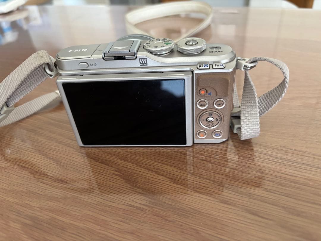 Olympus E-PL10 ミラーレスカメラ 14-42mm