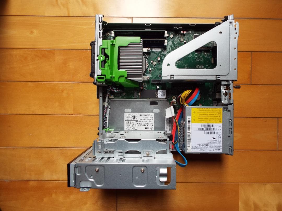 Windowsデスクトップ ESPRIMO D588/V i3-8100 SSD256GB+HDD500GB