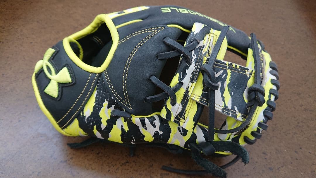 アンダーアーマー 2020年春季キャンプモデル 迷彩 内野手 軟式 グローブ 袋