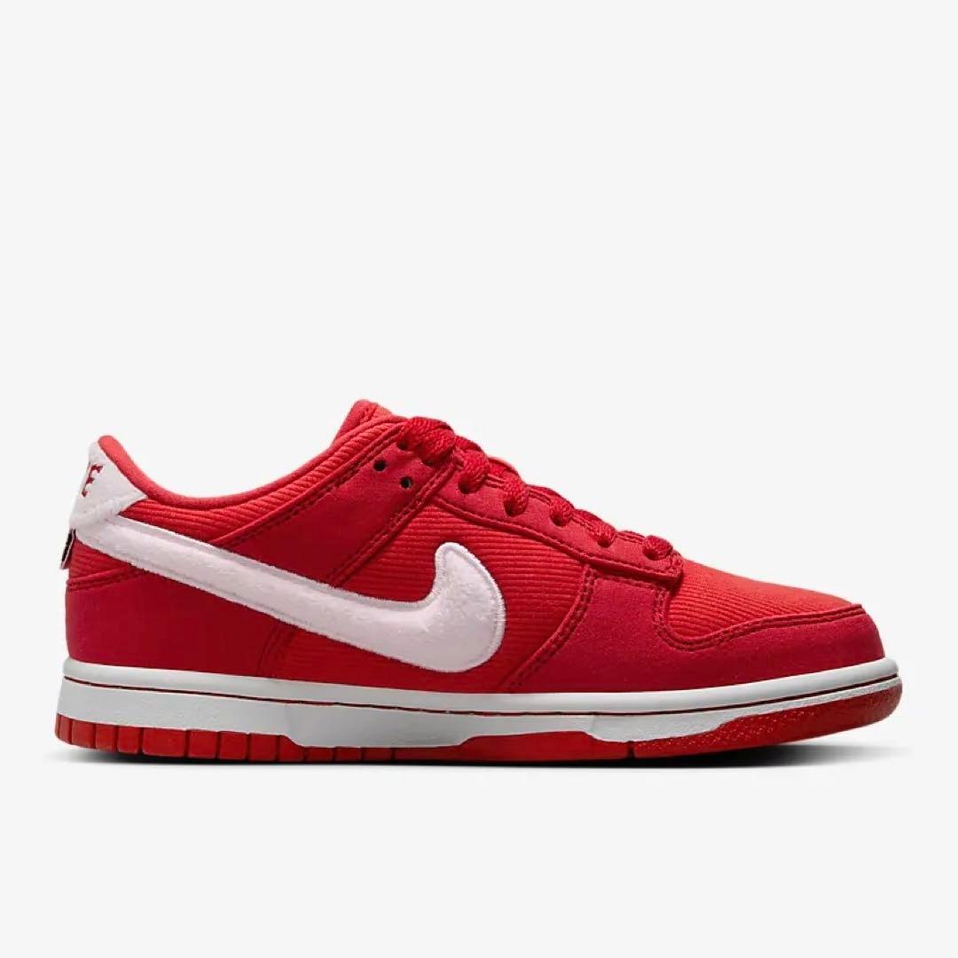 NIKE DUNK LOW GS 新品　23.5cm バレンタインデー