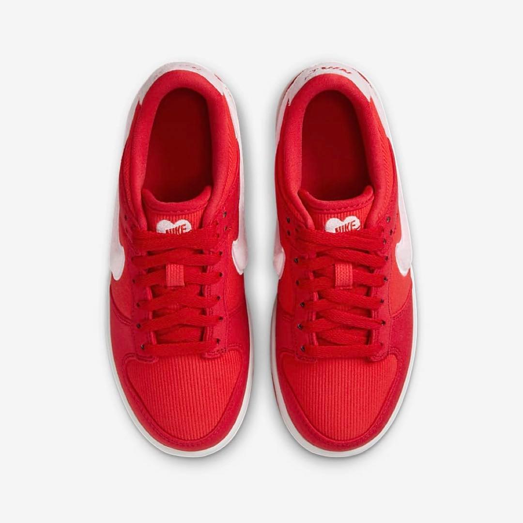 NIKE DUNK LOW GS 新品　23.5cm バレンタインデー