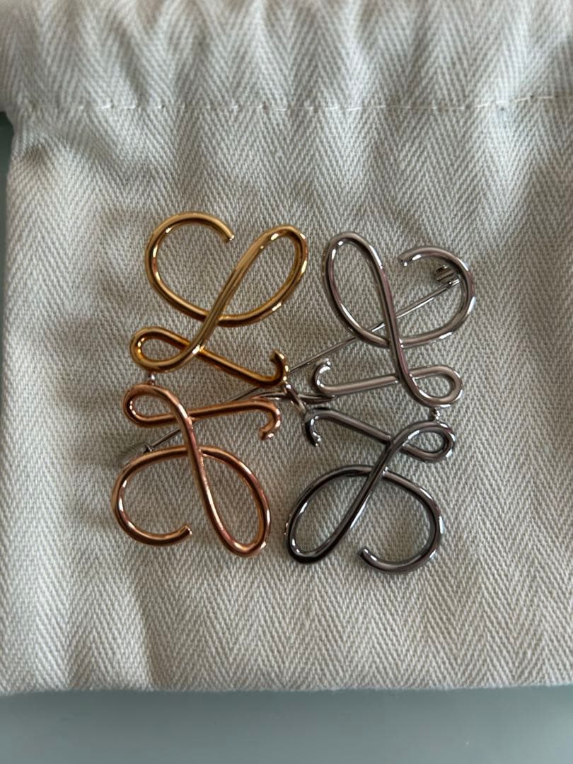 【ほぼ未使用希少】LOEWE ロエベ アナグラムブローチ マルチカラー4色