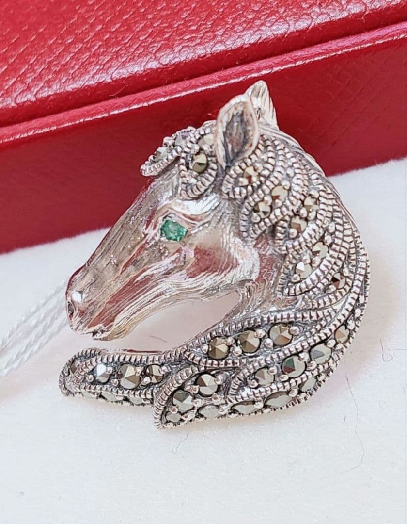 未使用品 碌山 馬 エメラルド シルバー ピンブローチ