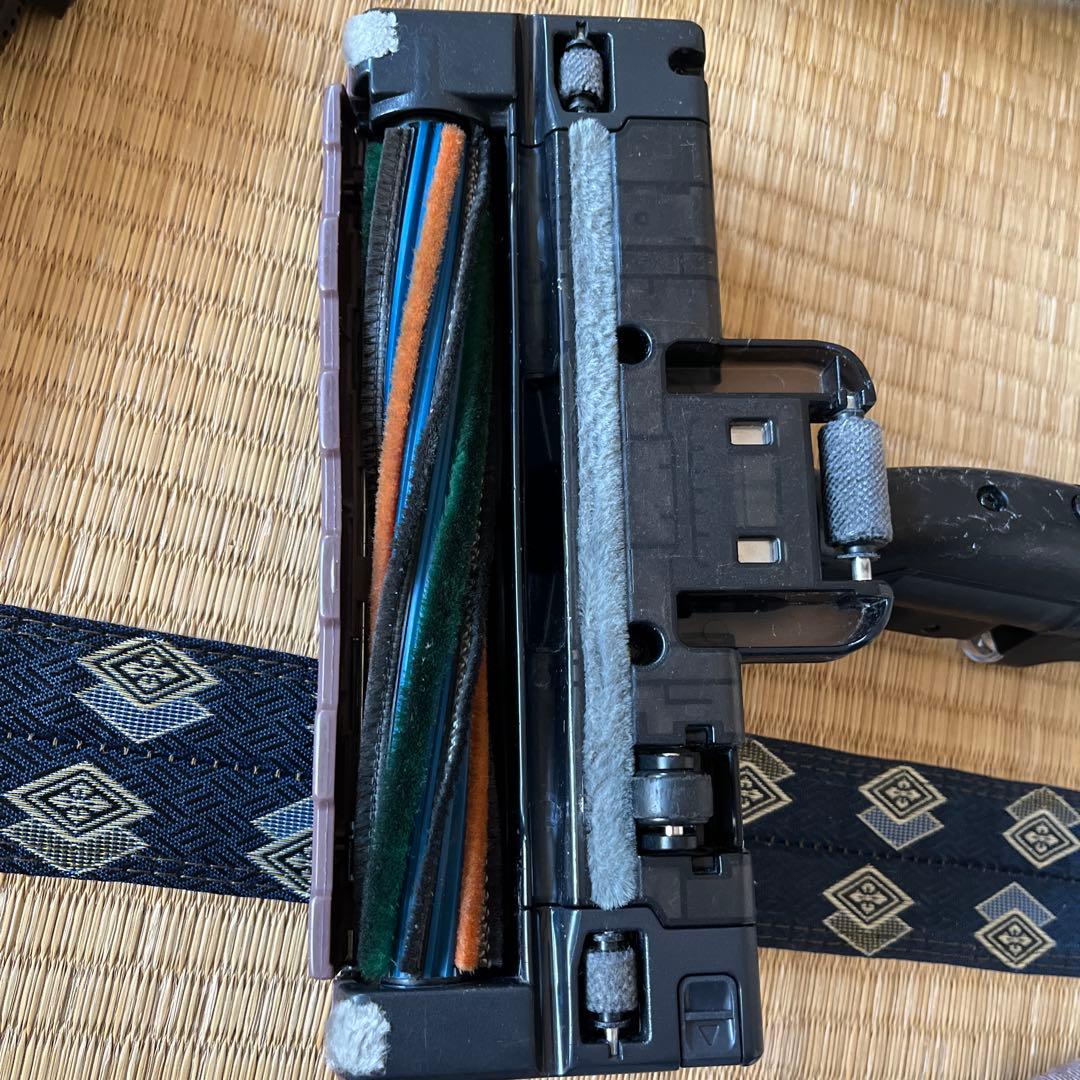 東芝サイクロン式コードレスクリーナー　VC-CLX51