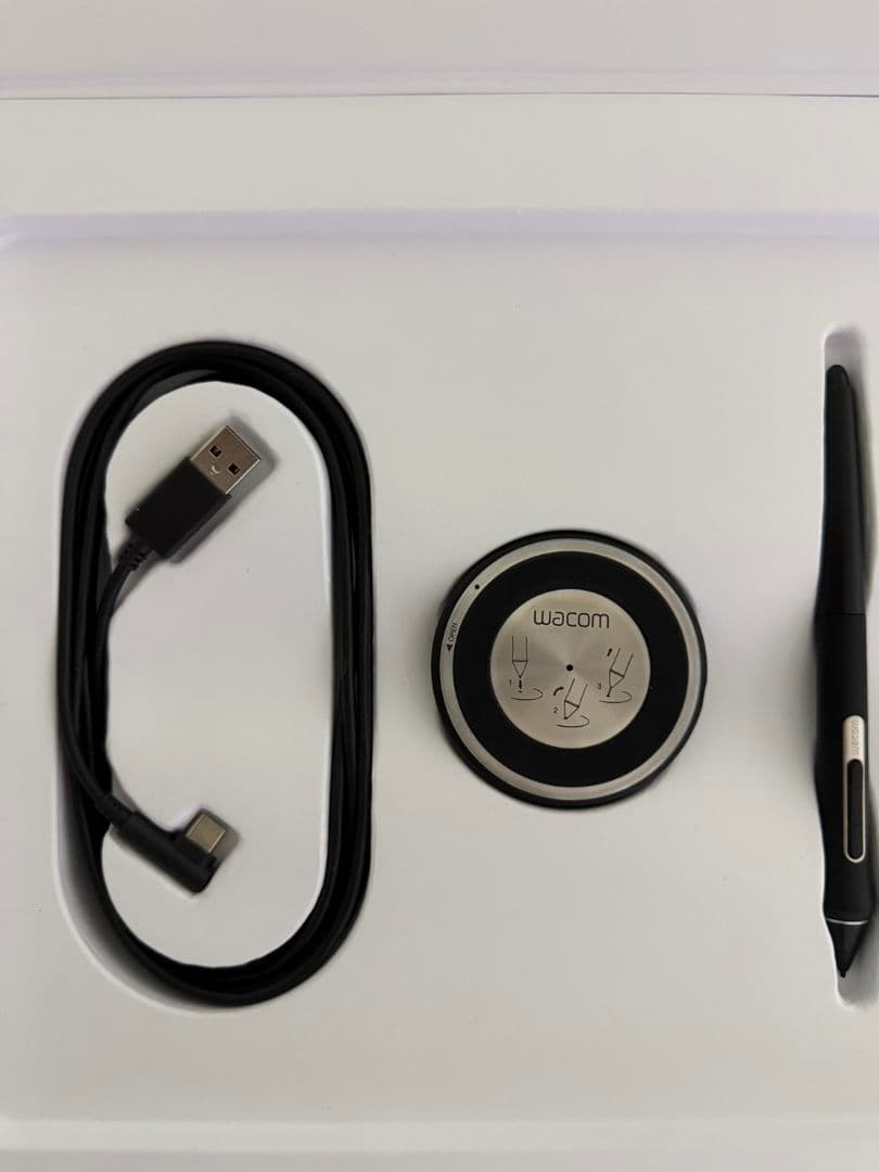 ワコム　Wacom Intuos Pro PTH-660/K0　ペンタブレット