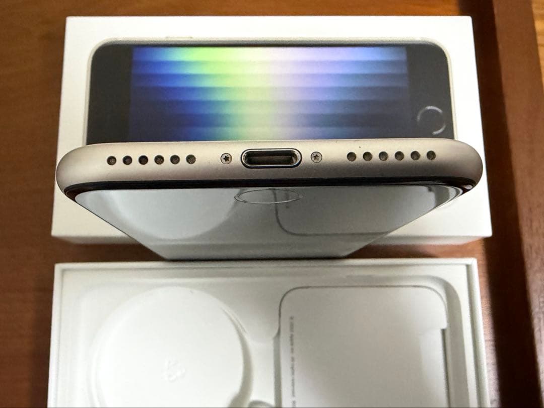 Apple iPhone SE (第3世代) スターライト 本体
