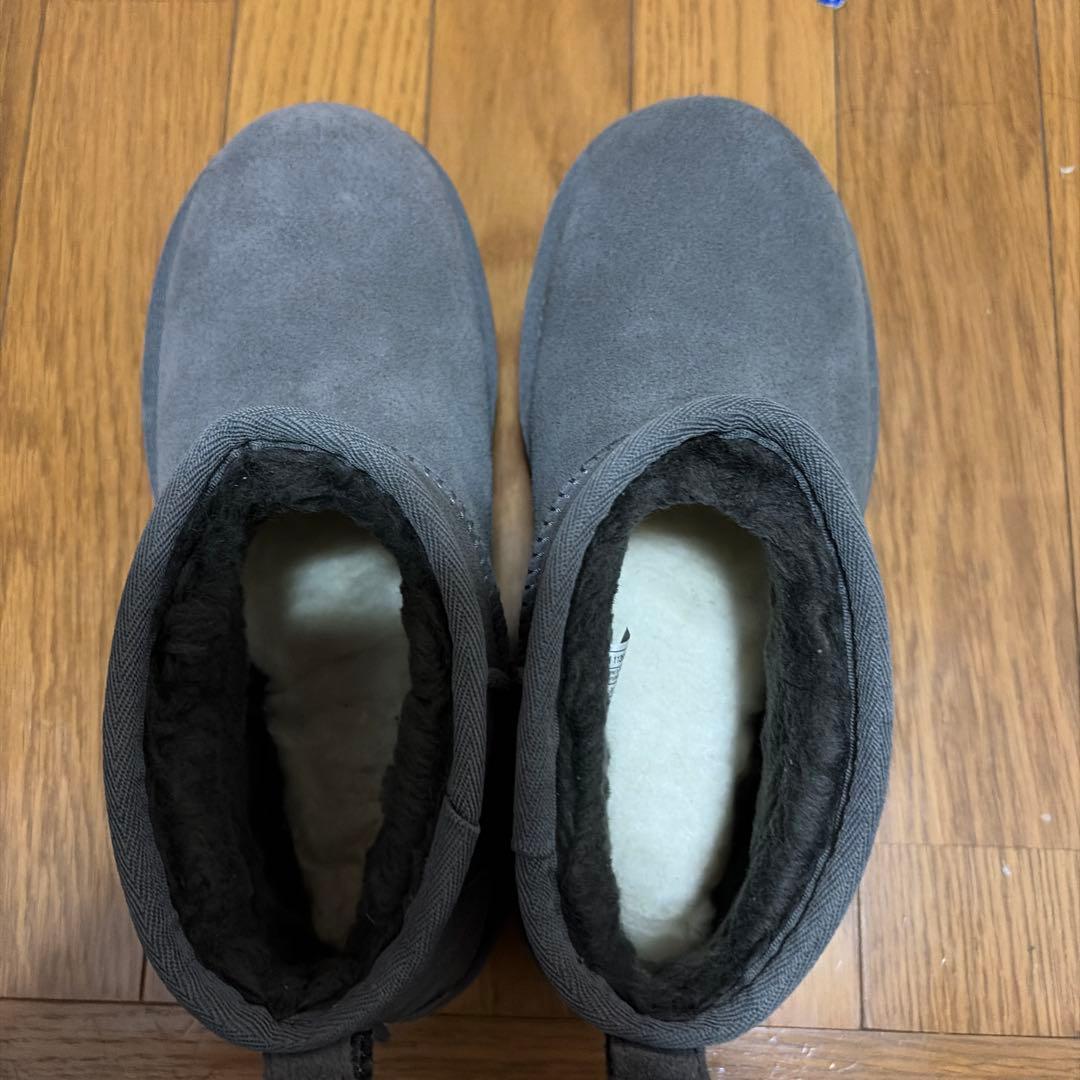 羽*様 UGG グレー 厚底ムートンブーツ