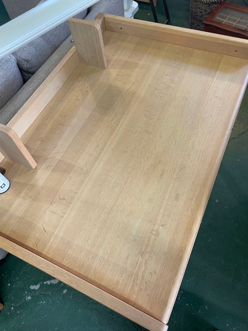 カリモク×ベネッセ　学習机　ライト付き