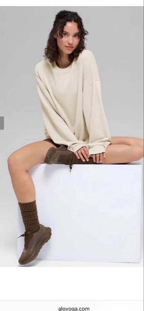 alo yoga オーバーサイズスウェット