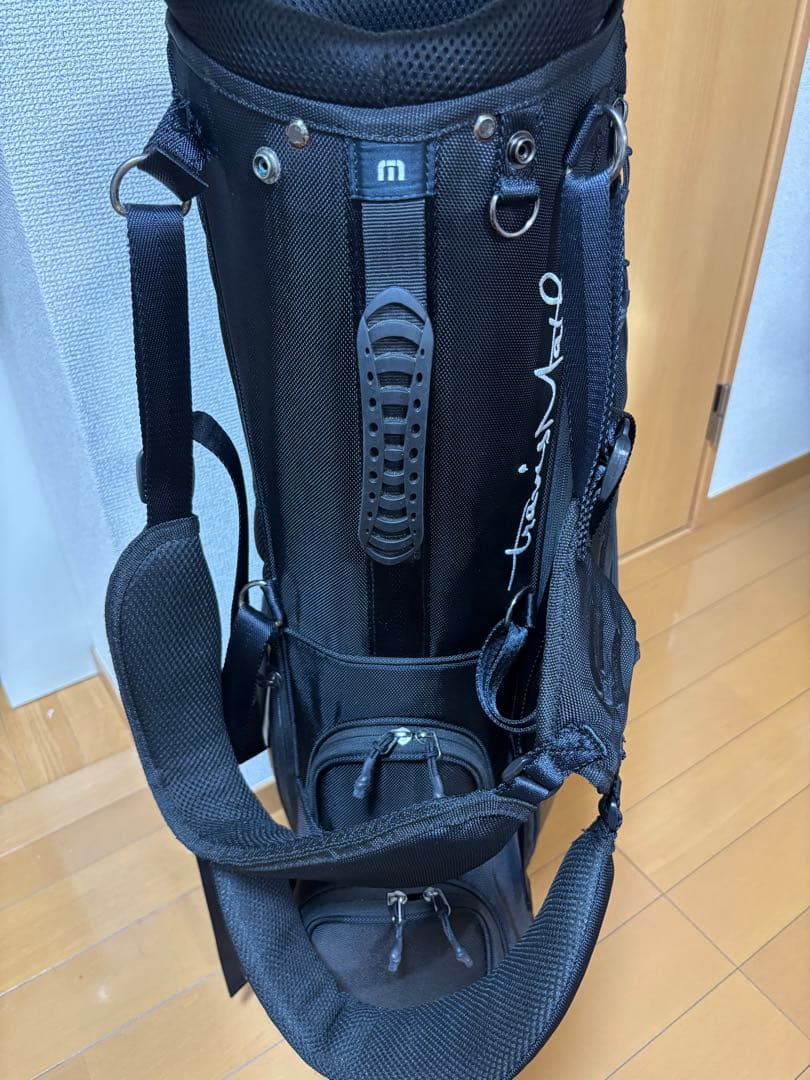 Travis Mathew ブラックキャディバッグ