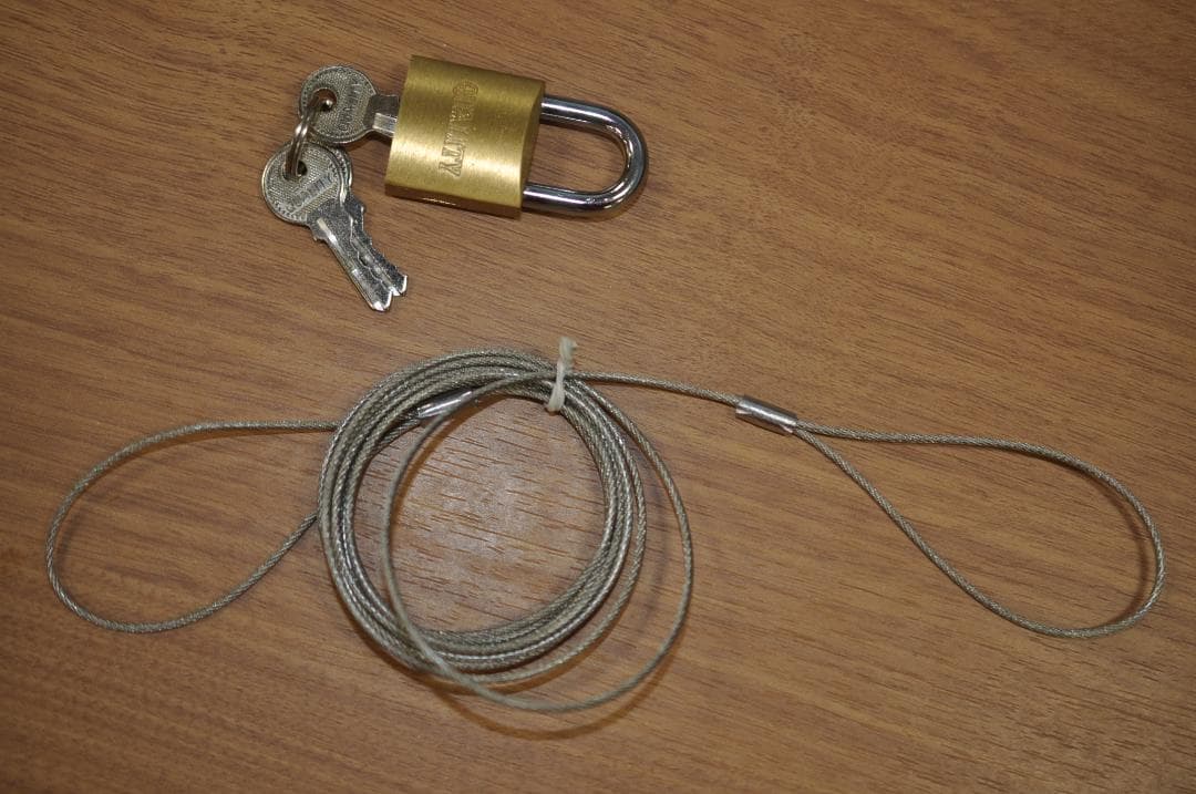 鍵付きスマホ貴重品セキュリティロッカー（配線穴付）TA2488