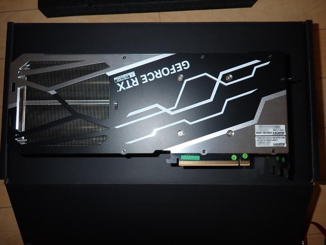 GALAKURO GeForce RTX 4080 Super 本体