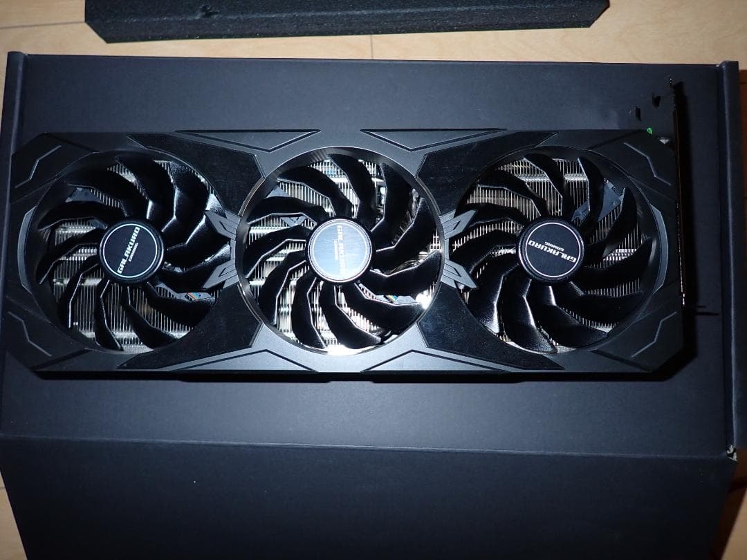 GALAKURO GeForce RTX 4080 Super 本体