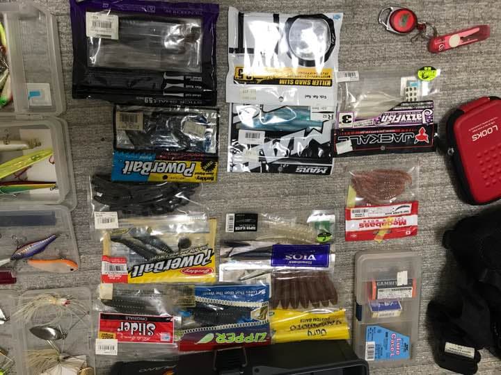ルアー各種、ハードケース、肩掛けショルダーバッグセット