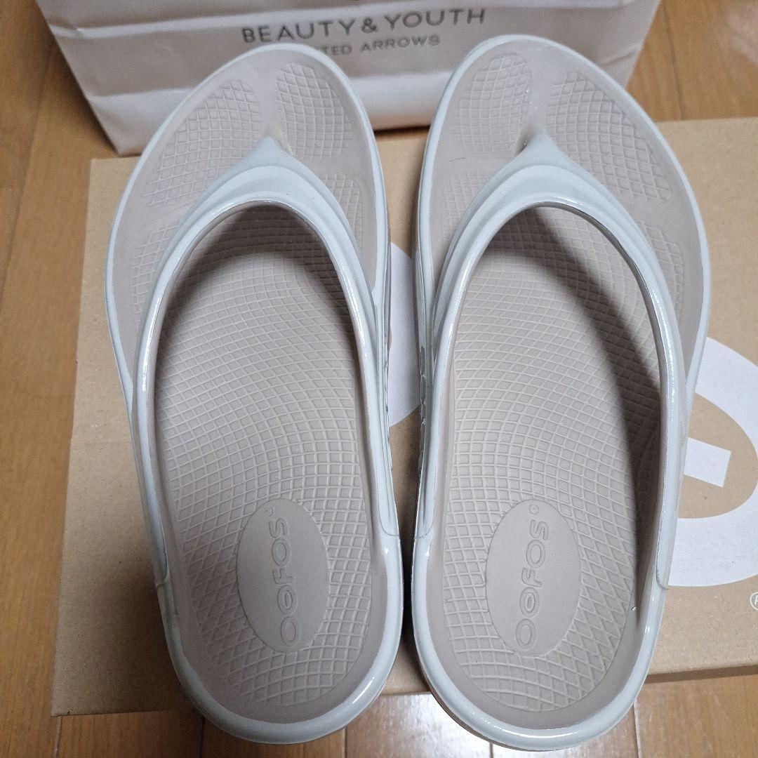 新作Oofos ウーフォス24.5～25cmメガ　ベージュ 2トーン厚底サンダル