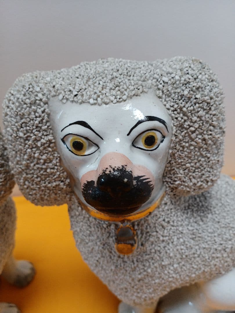 英国　スタッフォードシヤードッグ　2体　プードル大　24センチ