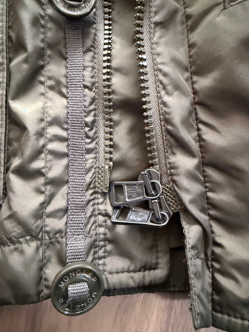 即購入大歓迎P専用 モンクレール　ナイロンジャケット　カーキ　サイズ4