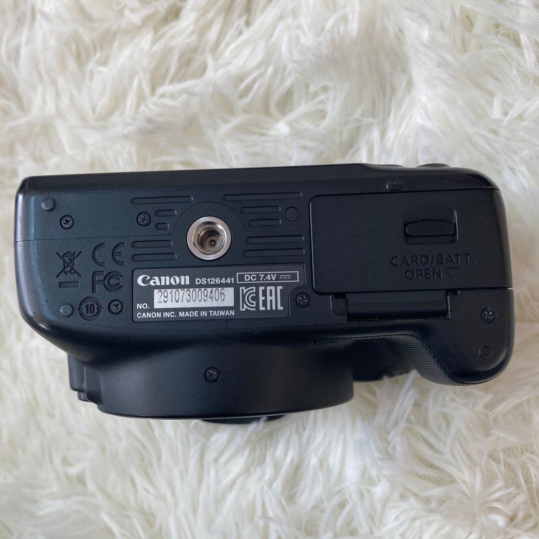 バッテリー2個付き　Canon kissX 7 デジタル一眼レフカメラ　ジャンク